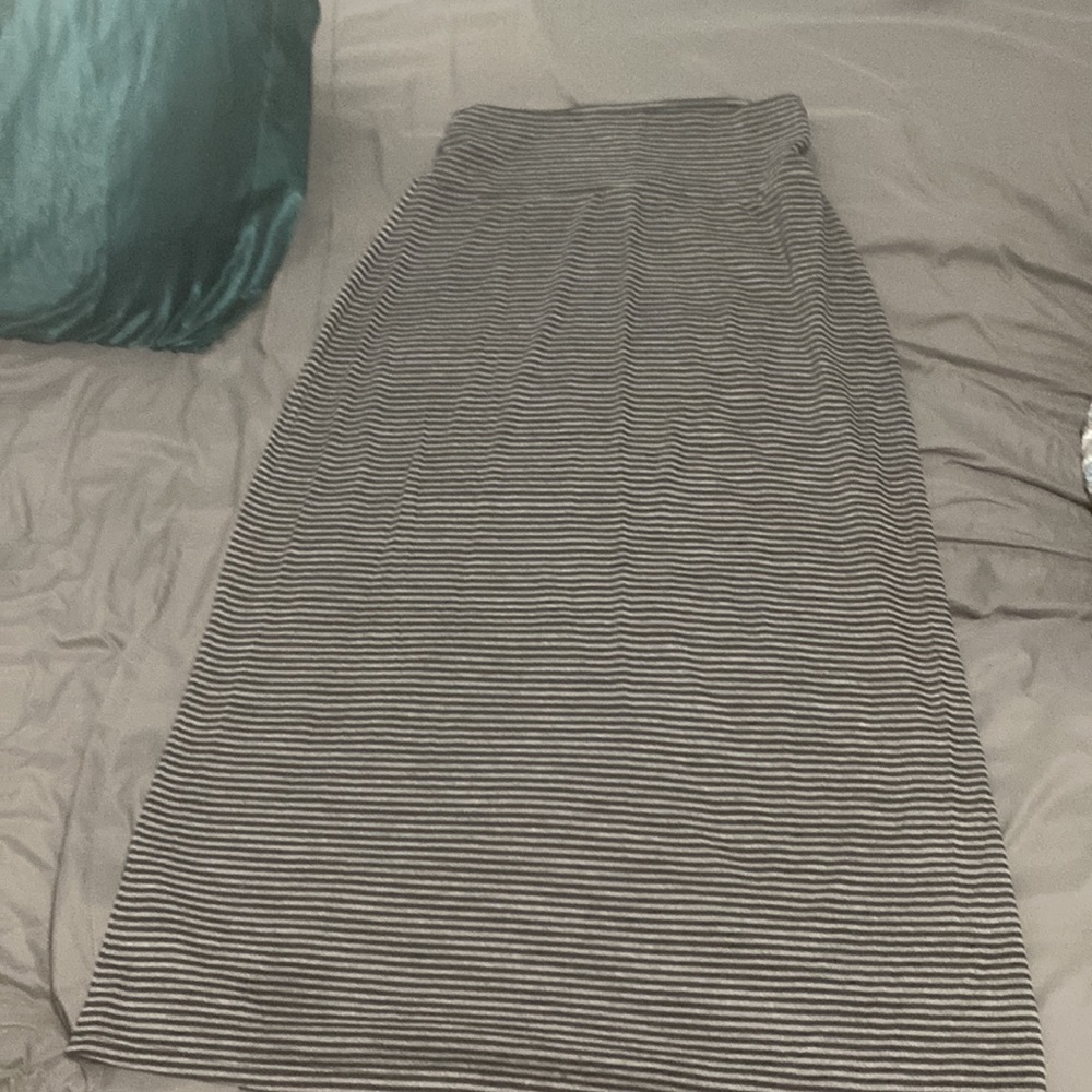 Striped maxi skirt 🎬